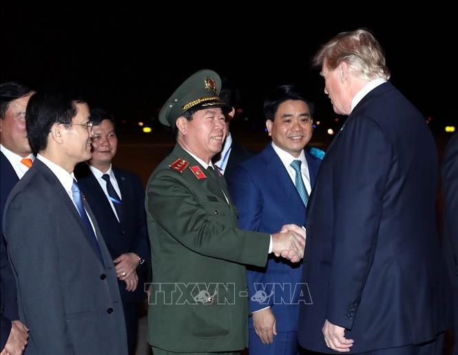 Hình ảnh Lễ đón Tổng thống Mỹ Donald Trump tại sân bay Nội Bài