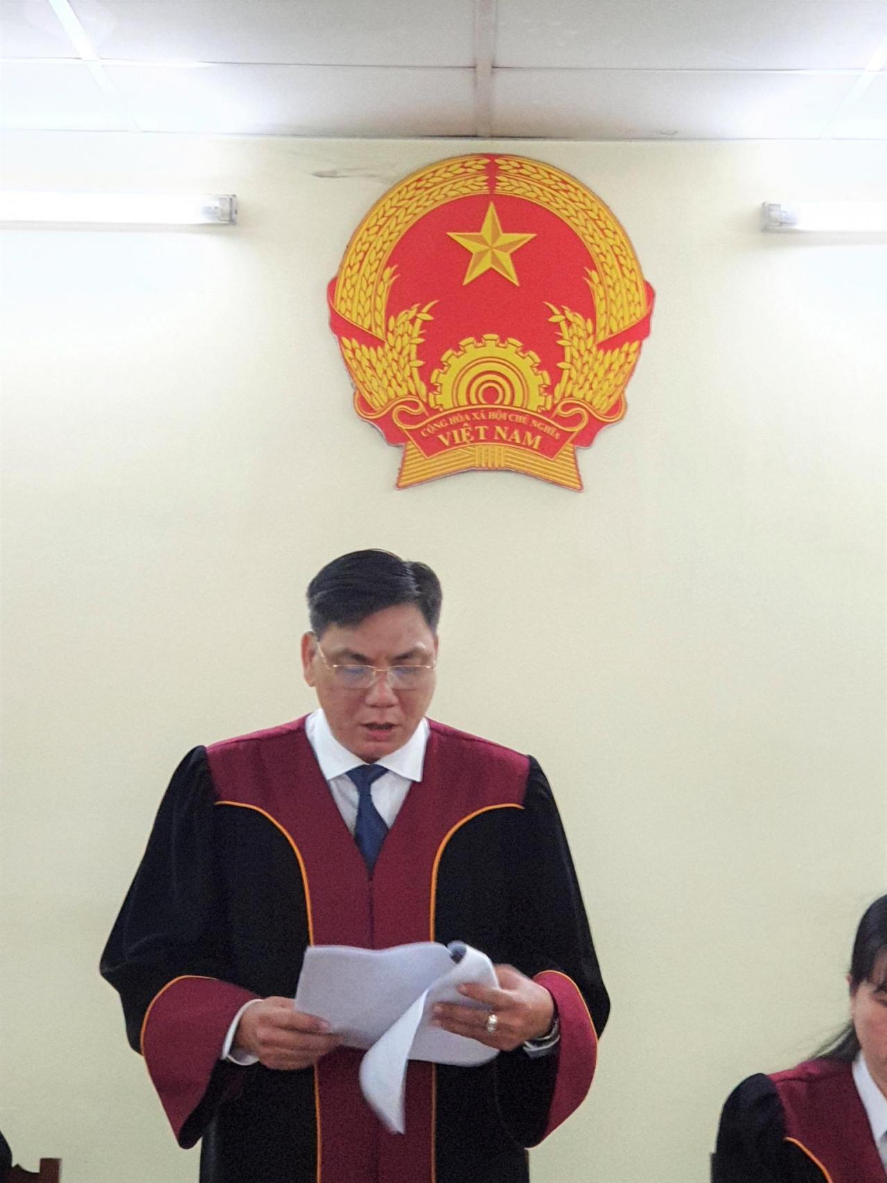Họa sĩ Lê Linh thắng kiện tại phiên phúc thẩm vụ 'Thần đồng đất Việt'