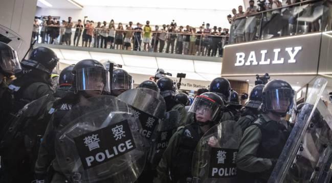 Hồng Kông tiếp tục biểu tình, trưởng đặc khu muốn từ chức nhưng Bắc Kinh từ chối