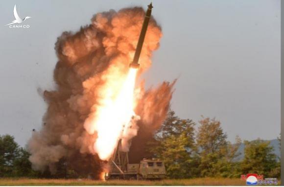 KCNA: Triều Tiên thử nghiệm tên lửa siêu lớn