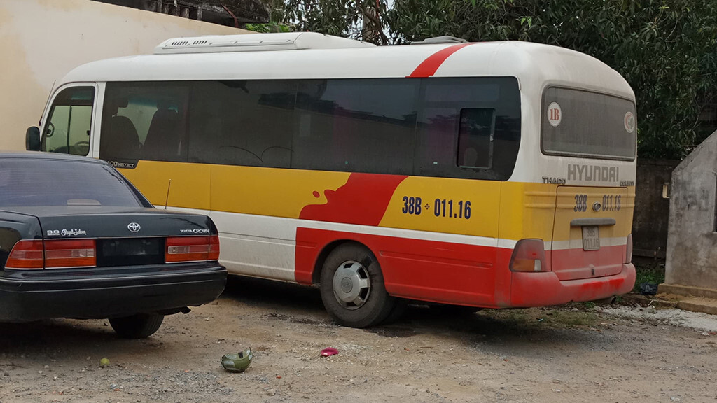 Hà Tĩnh: Triệu tập vợ chồng tài xế xe ‘dù’ giả xe buýt hành hung nữ hành khách