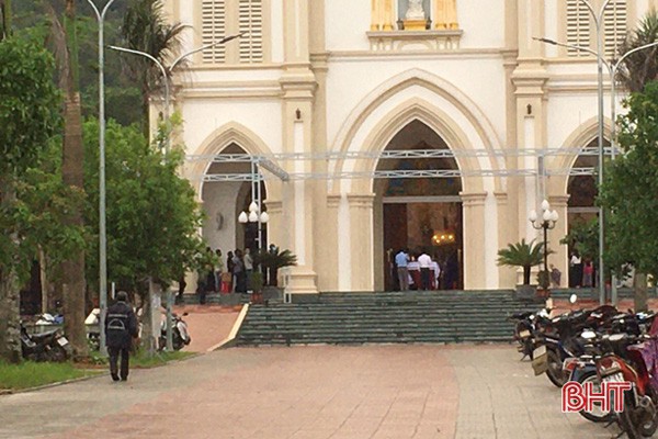 Linh mục ở Hà Tĩnh hứa làm lễ không quá 20 người nhưng không ký cam kết