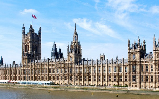 Mục đích của Thủ tướng Anh khi đề xuất “treo” Nghị viện