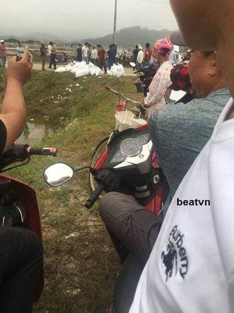 Nghệ An : Công an giả làm diêm dân vây bắt được 24 tải ma túy đá đóng giả bao muối.
