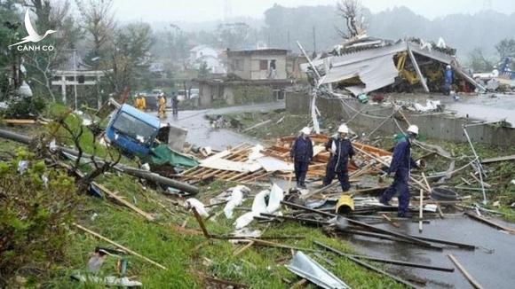 Nhật Bản dồn dập đón siêu bão và động đất