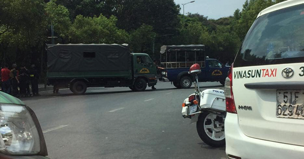 Nhiều tuyến đường ra vào sân bay Tân Sơn Nhất bị phong tỏa vì… chiếc vali vô chủ