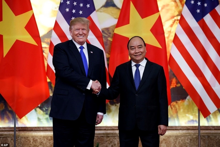Những hình ảnh ấn tượng nhất của ông Trump và ông Kim tại Việt Nam