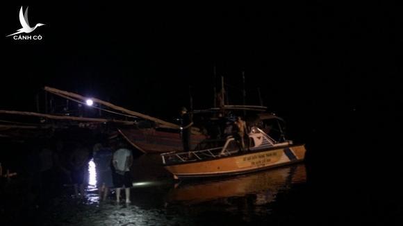 Nổ tàu cá ở Thanh Hóa, 3 người mất tích, 5 người bị thương nặng