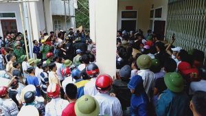 Nóng: Linh mục Nguyễn Xuân Tính gây gổ với người đi đường, kích động giáo dân gây mất ANTT