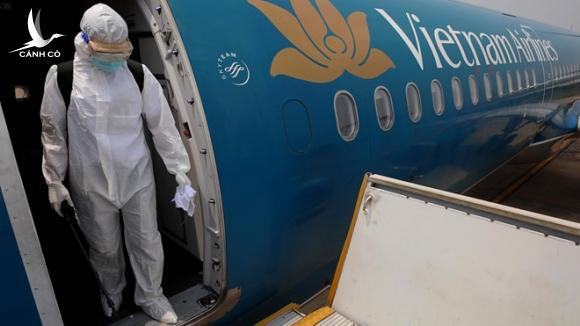 Nữ tiếp viên Vietnam Airlines dương tính với Covid-19 sau 8 ngày âm tính