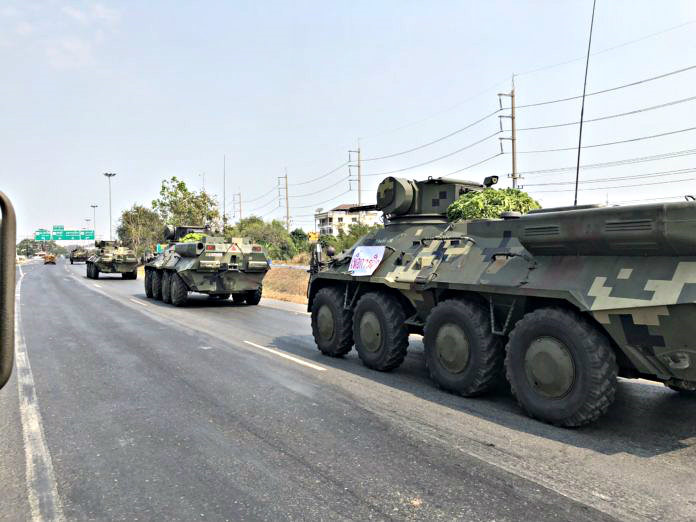 Rộ tin quân đội Thái Lan đưa xe thiết giáp vào Bangkok để “đảo chính”