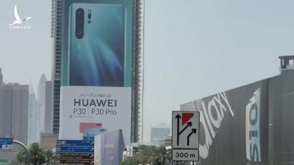 Samsung trả đũa Huawei một cách thâm thúy