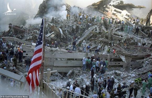 Sốc: Ảnh chưa từng tiết lộ về hiện trường kinh hoàng vụ khủng bố 11/9