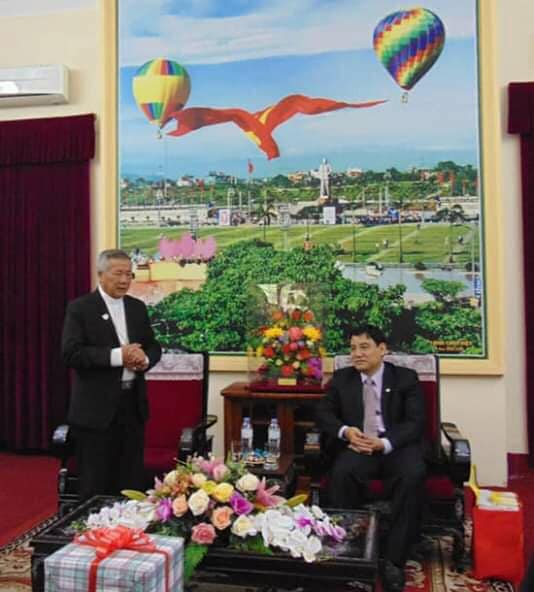 Tân Giám mục Giáo phận Vinh Nguyễn Hữu Long đến chúc Tết Tỉnh ủy Nghệ An