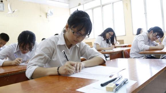 Tất cả học sinh lớp 9 của một quận ở Hà Nội phải thi lại môn toán