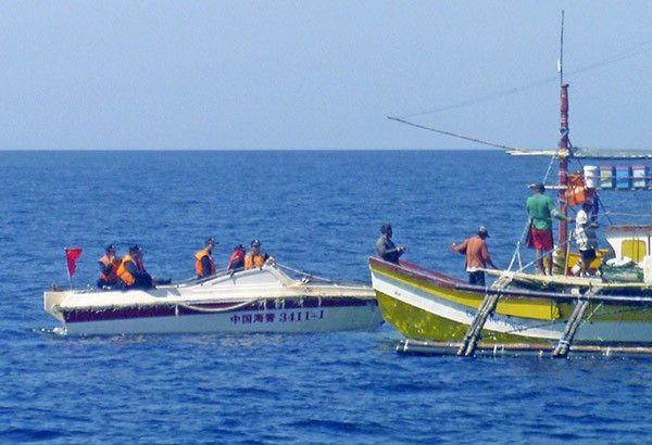 Tàu Việt Nam cứu 22 ngư dân Philippines bị tàu Trung Quốc đâm