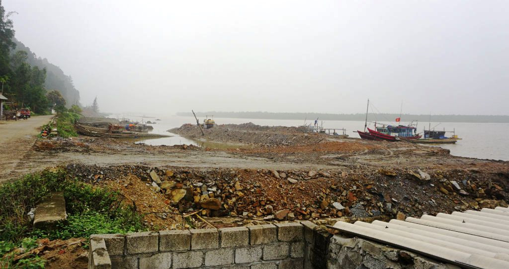 Thanh Hóa: Chính quyền tiếp tay cho doanh nghiệp lấn sông xây cảng trái phép