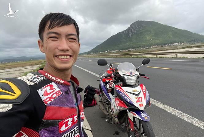 Thanh niên khoe ‘chiến tích’ đi xe máy 20 tiếng từ TPHCM ra Hà Nội bị đề nghị xử lý