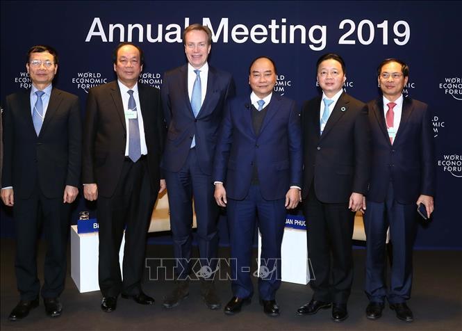 Thủ tướng Nguyễn Xuân Phúc đối thoại với Chủ tịch WEF chủ đề Việt Nam và thế giới