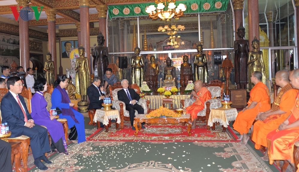 Tổng Bí thư, Chủ tịch nước thăm hai vị Đại Tăng thống của Campuchia