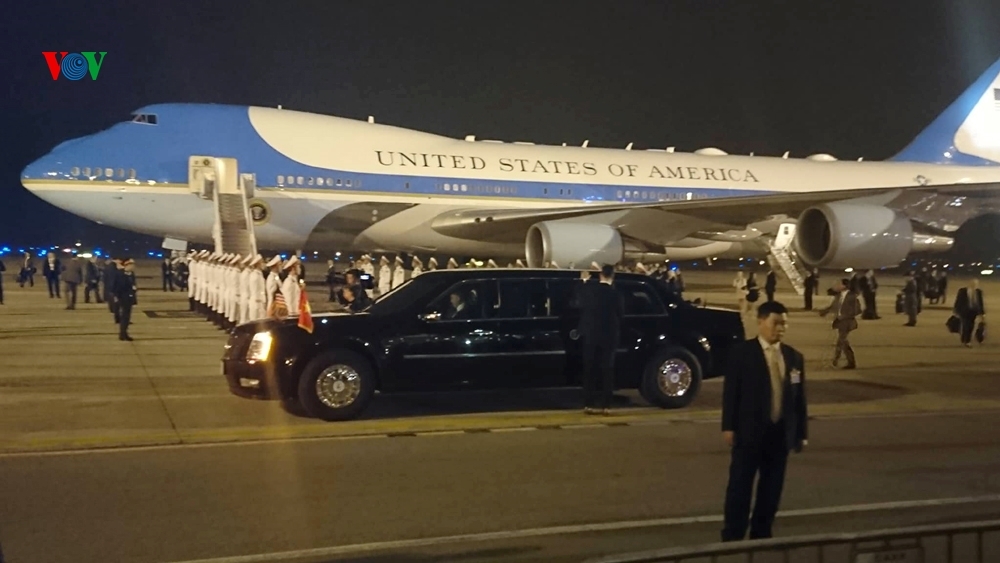 Tổng thống Donald Trump đã đến Việt Nam dự Thượng đỉnh Mỹ-Triều