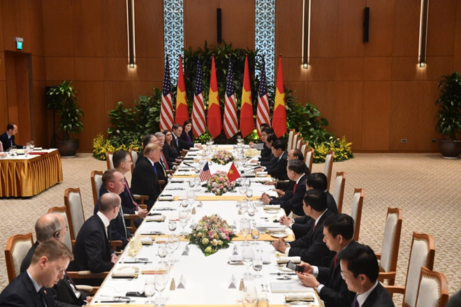 Tổng thống Mỹ trao đổi gì với Thủ tướng Nguyễn Xuân Phúc trong cuộc gặp trưa nay?