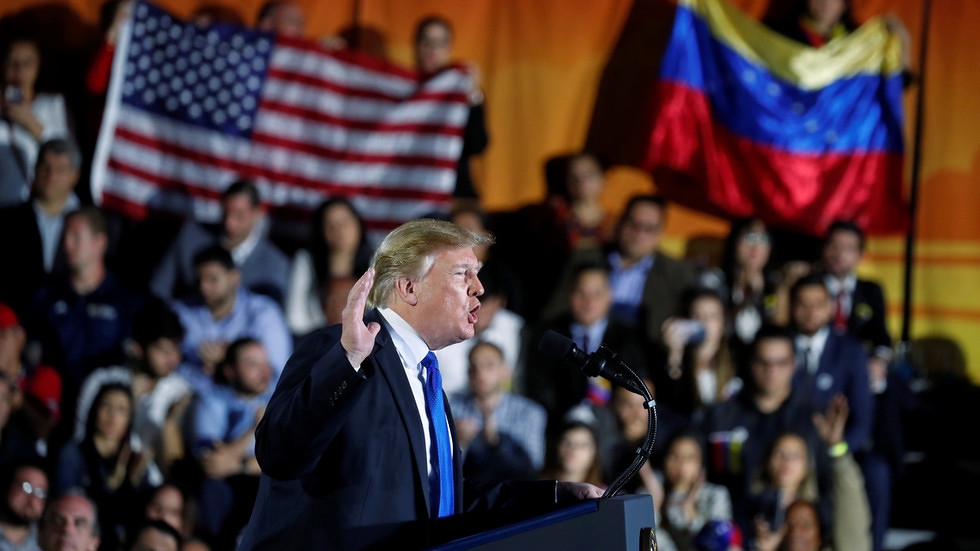 Tổng thống Trump gửi 'tối hậu thư' tới quân đội Venezuela