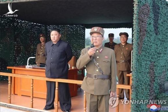 Triều Tiên tuyên bố thử bệ phóng tên lửa siêu lớn, Kim Jong Un trực tiếp thị sát