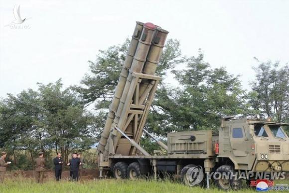 Triều Tiên tuyên bố thử bệ phóng tên lửa siêu lớn, Kim Jong Un trực tiếp thị sát