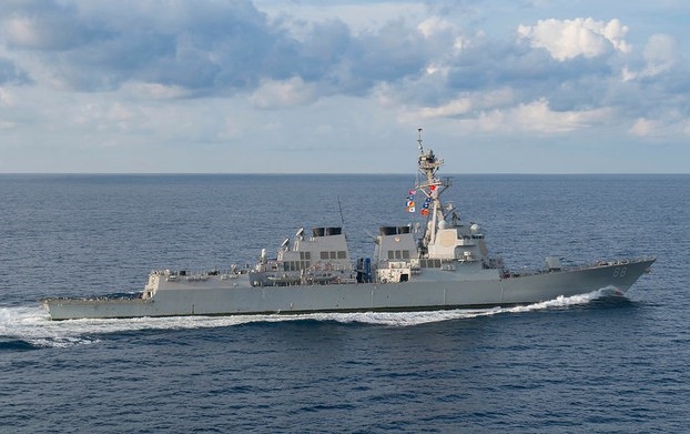 Trung Quốc “kịch liệt phản đối” Mỹ điều 2 tàu chiến ra Biển Đông