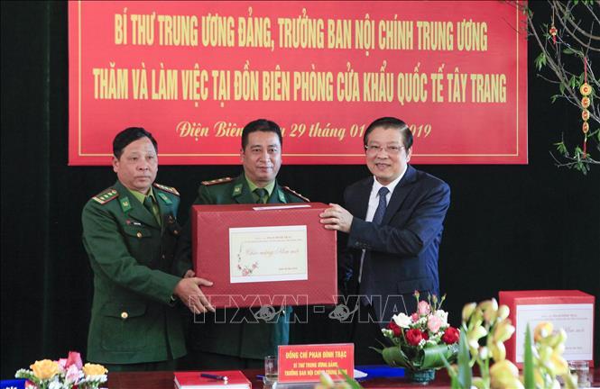 Trưởng Ban Nội chính Trung ương thăm và chúc Tết tại Điện Biên