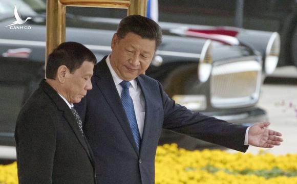 TT Duterte định “phớt lờ” phán quyết Biển Đông vì một lời hứa hẹn hấp dẫn của ông Tập?
