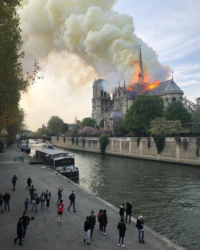 Vài lời chia sẻ về vụ cháy Nhà thờ Đức bà ở Paris