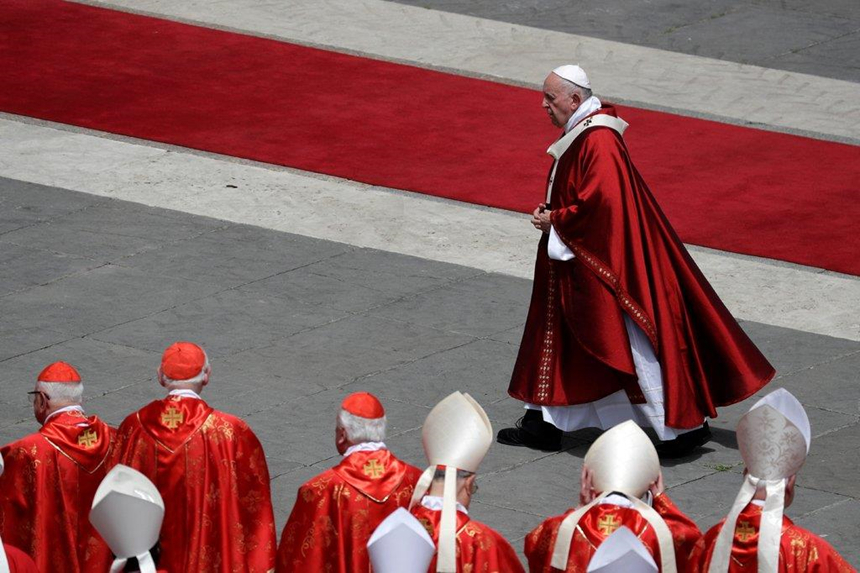 Vatican xem xét 'bật đèn xanh' cho đàn ông đã lấy vợ làm linh mục