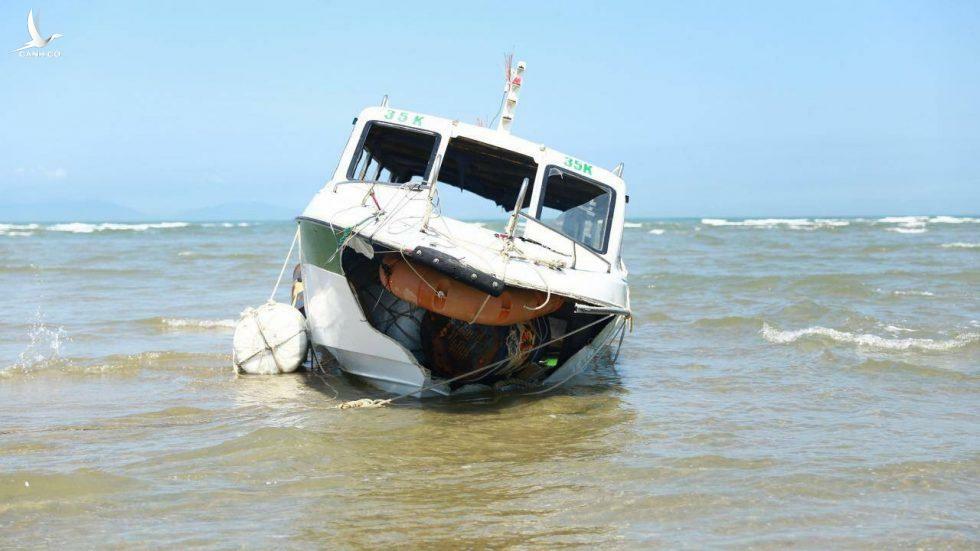 Chuyện giật mình sau vụ chìm tàu du lịch chở 39 người ở biển Cửa Đại