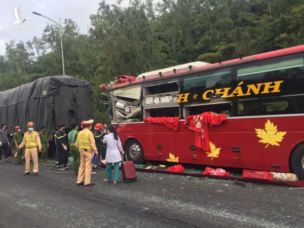Tai nạn kinh hoàng khiến 11 người thương vong ở Phú Yên
