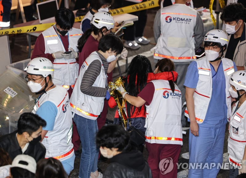 Hiện trường vụ giẫm đạp tại Seoul khiến ít nhất 149 người chết